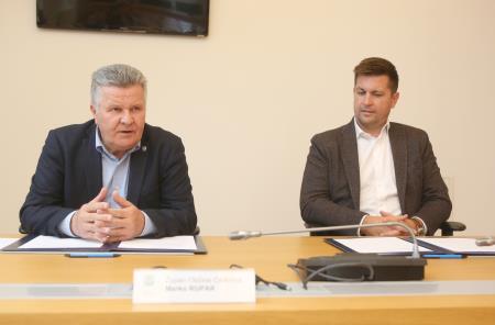 PODPIS POGODBE DOLENJE JEZERO 09 FOTO LJUBO VUKELIČ